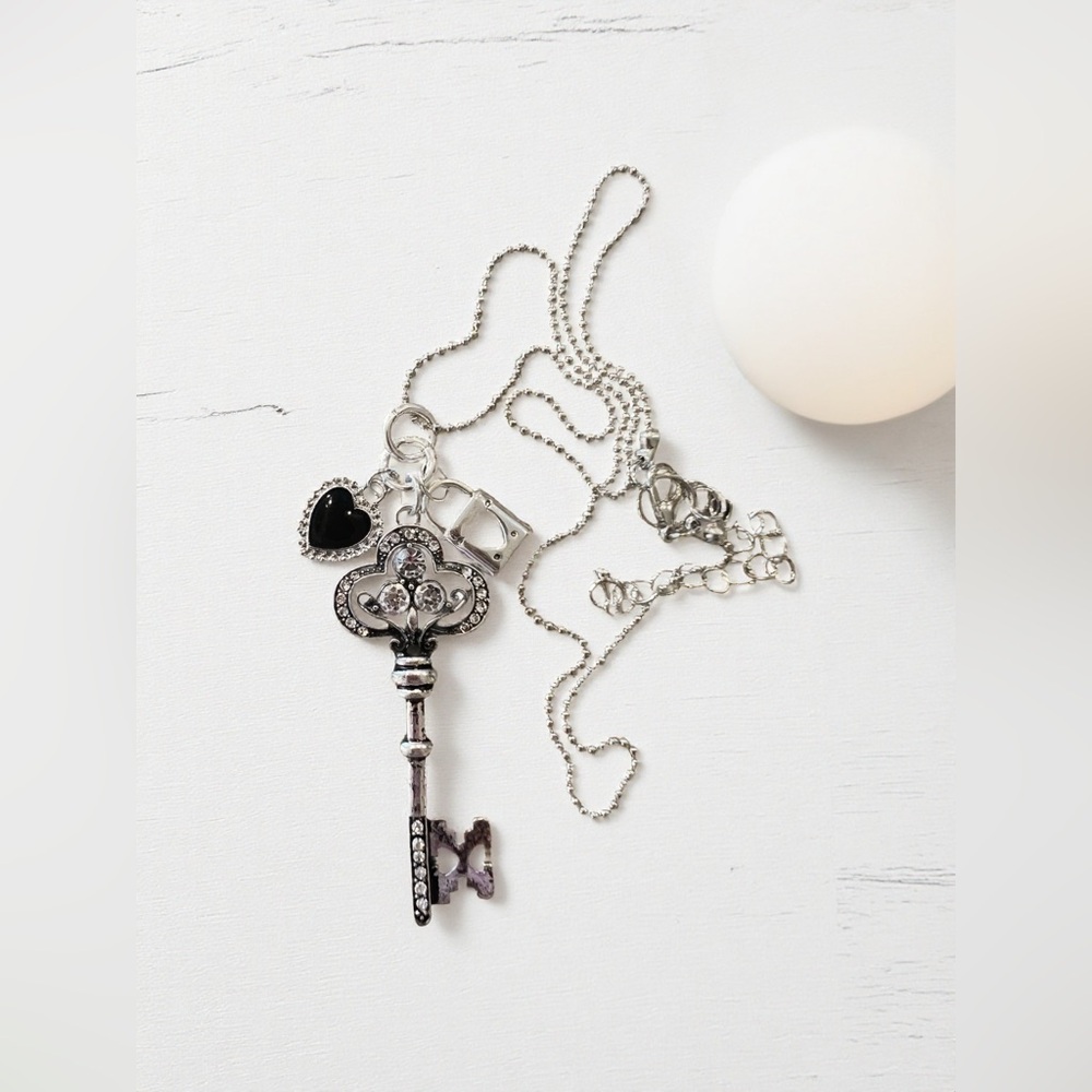 Gorgeous Black and Silver Toned Heart Lock and Key Pendant Necklace - Picture 4 of 17